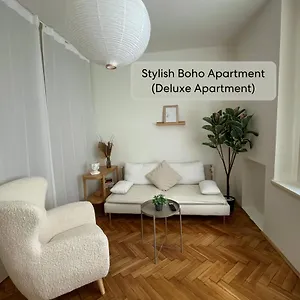 Urban Retreat I Modern Boho In Lovely Letna District - 10 Minutes From Old Town Prague